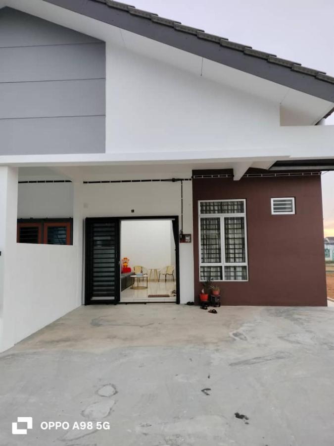 The Road Stay - B&B Kluang