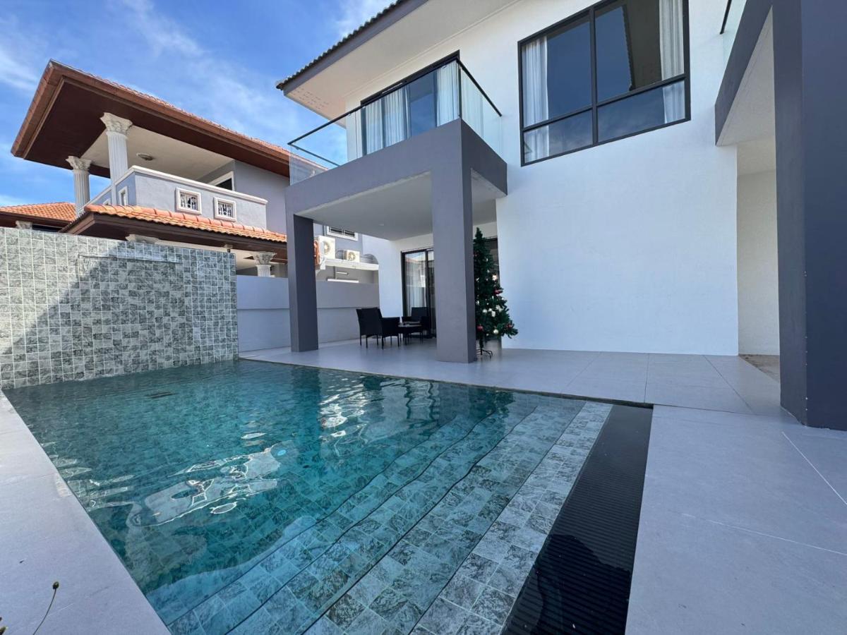 Eakmongkol Luxury Five-Bedroom Pool Villa - B&B