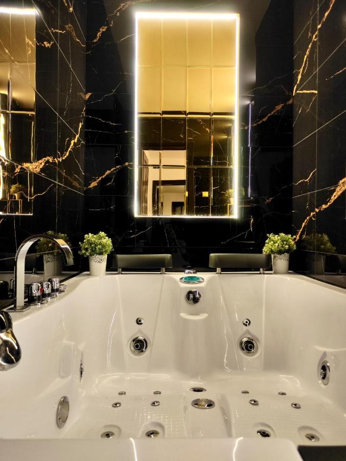 Suite with Hot Tub