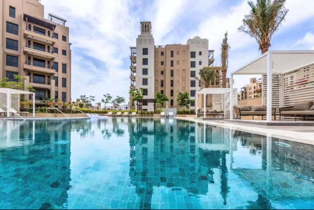 FIRST CLASS 1BR Classic Luxe Getaway - Chambres d’hôtes Dubaï