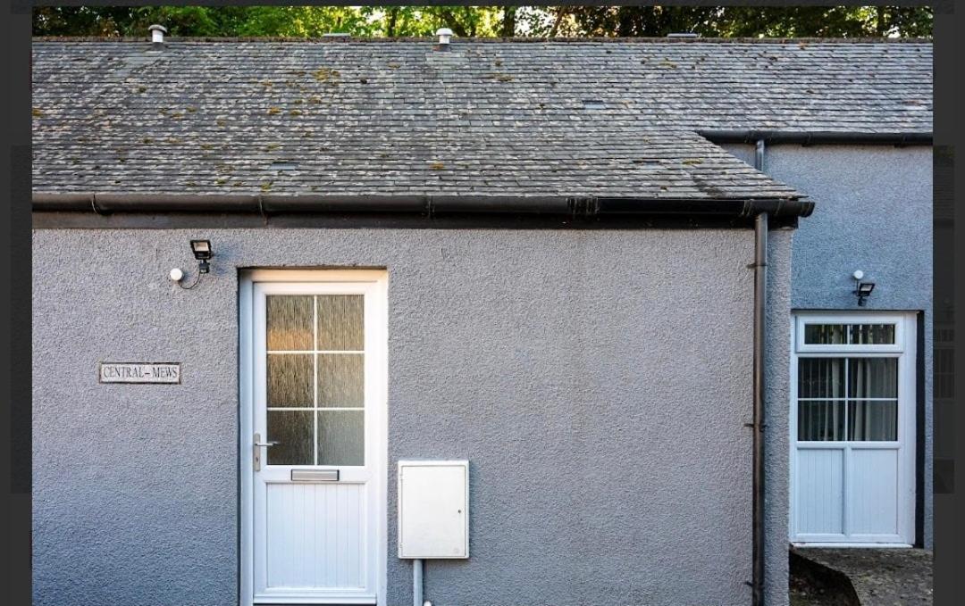 Central Mews Free Wi-Fi-Parking-Contractors - B&B