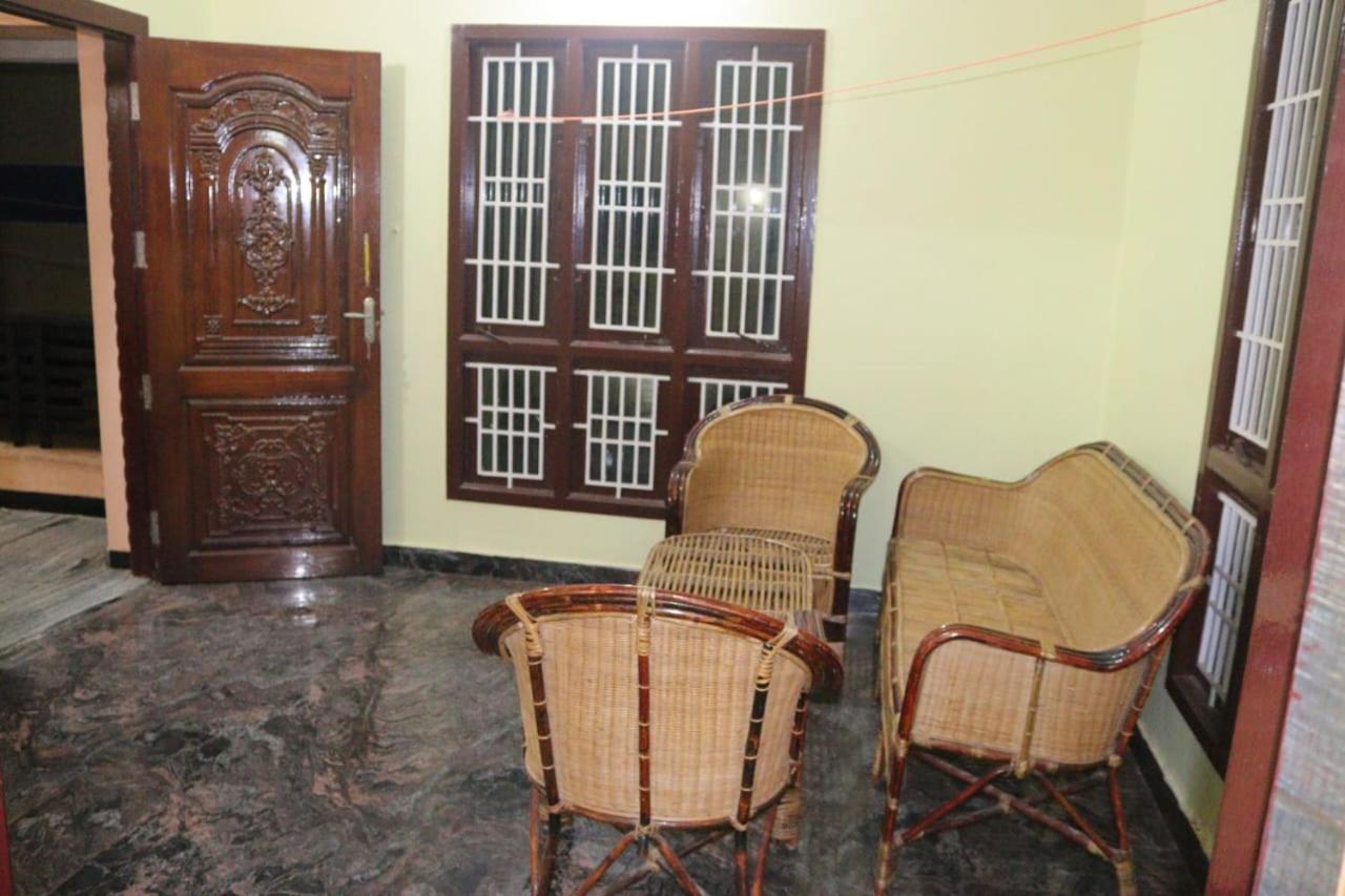 Royal Peters Holiday Homes, Main Falls, Coutralam - B&B