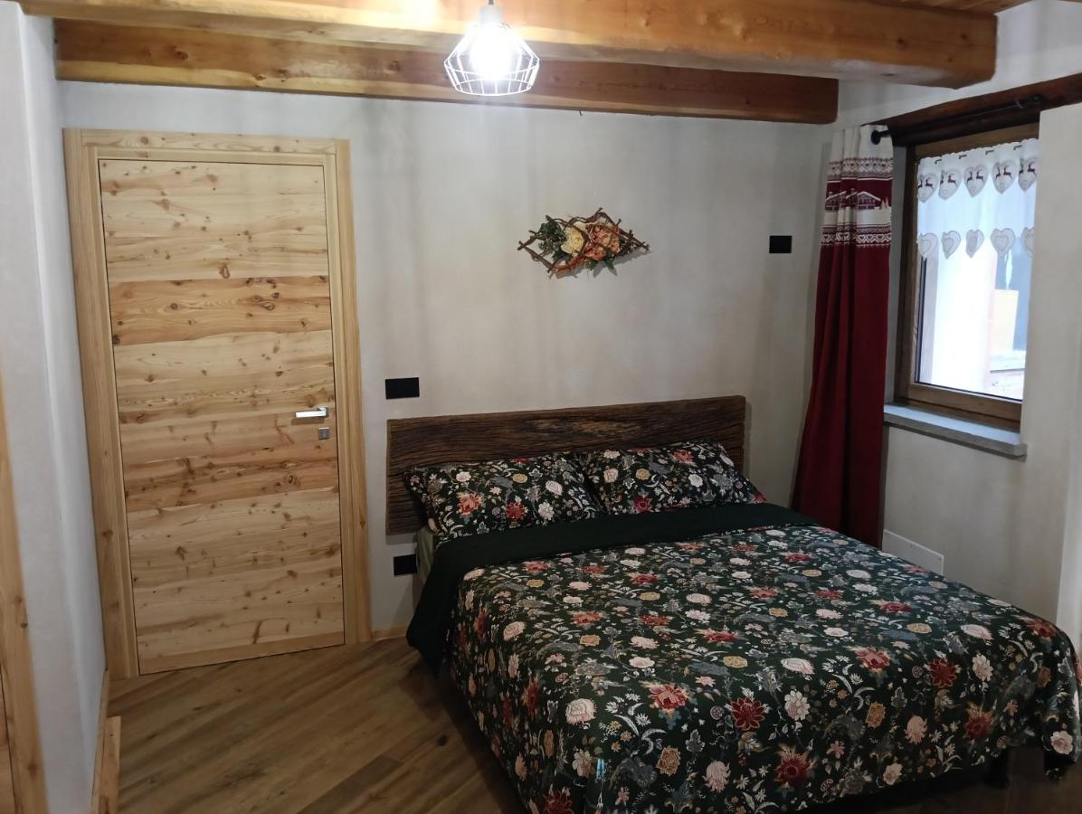 Deluxe One-Bedroom Apartment