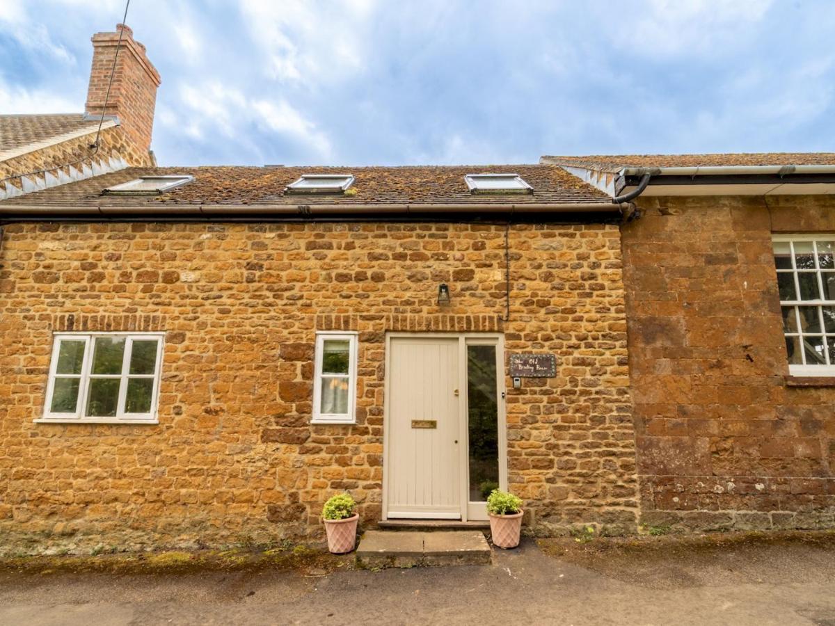 The Old Reading Room Peaceful Village Retreat Pass the Keys - B&B Wigginton