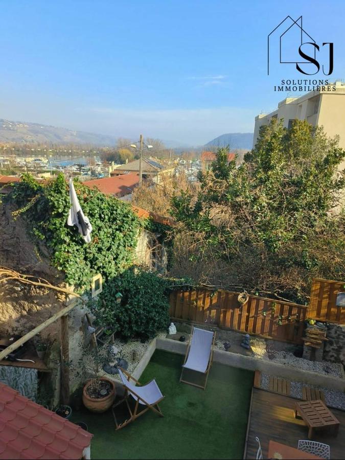 Maison de village avec terrasse et espace de plaisance au bords du Rhône - B&B