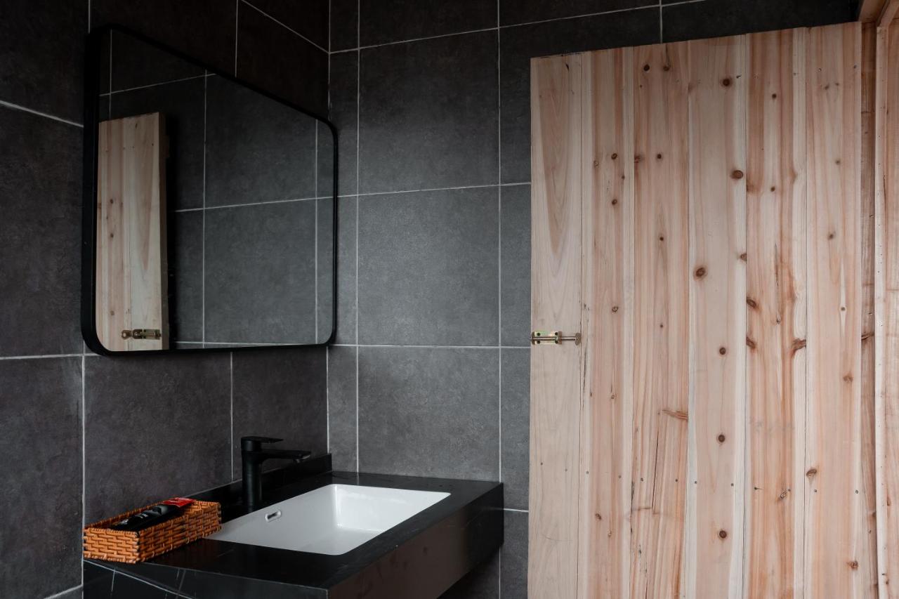 Kamer met Kingsize Bed en Uitzicht op de Bergen