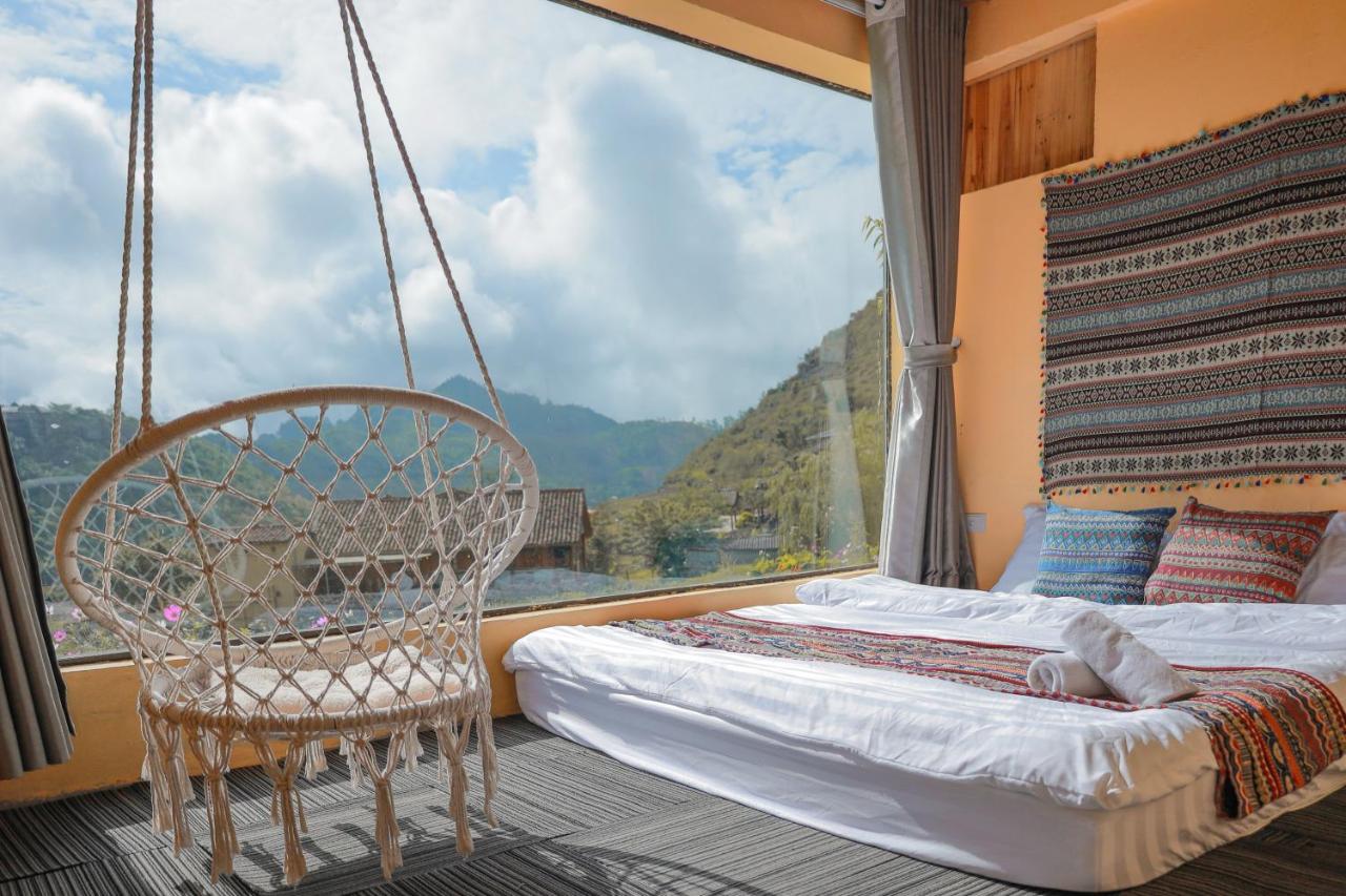 Kamer met Kingsize Bed en Uitzicht op de Bergen