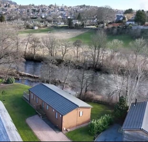 Luxurious Riverside Lodge - 'The Ardle' - Ferienwohnung Crieff