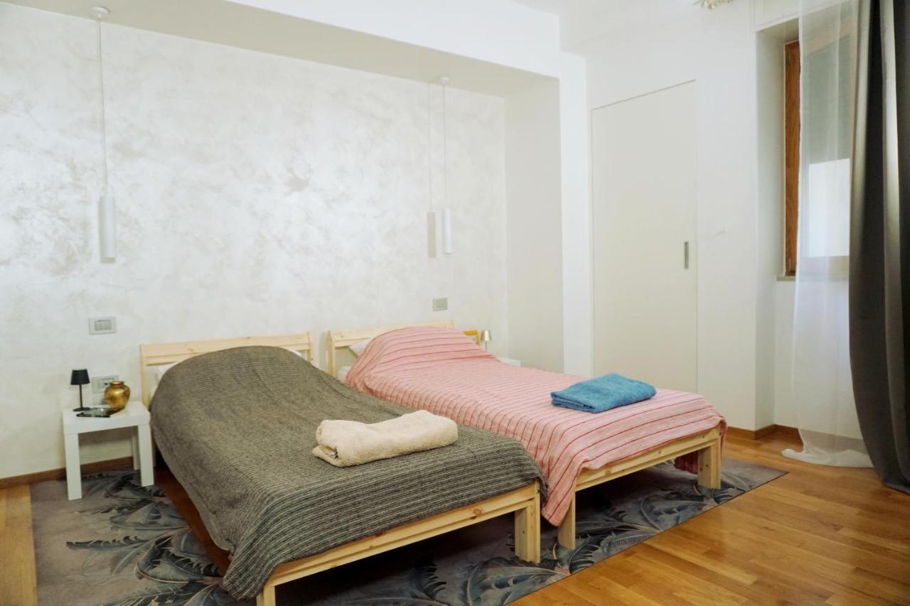 Cama Individual en habitación compartida femenina