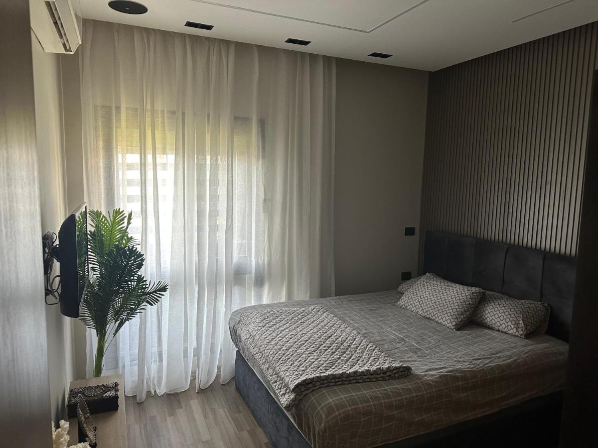 Luxurious Studio overlooking a lake in Privado Madinaty - Chambres d’hôtes New Cairo