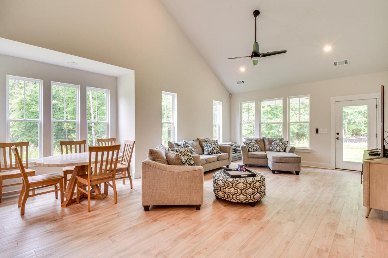 5 Mi to Memorial Stadium and Beach Modern Townhome - B&B