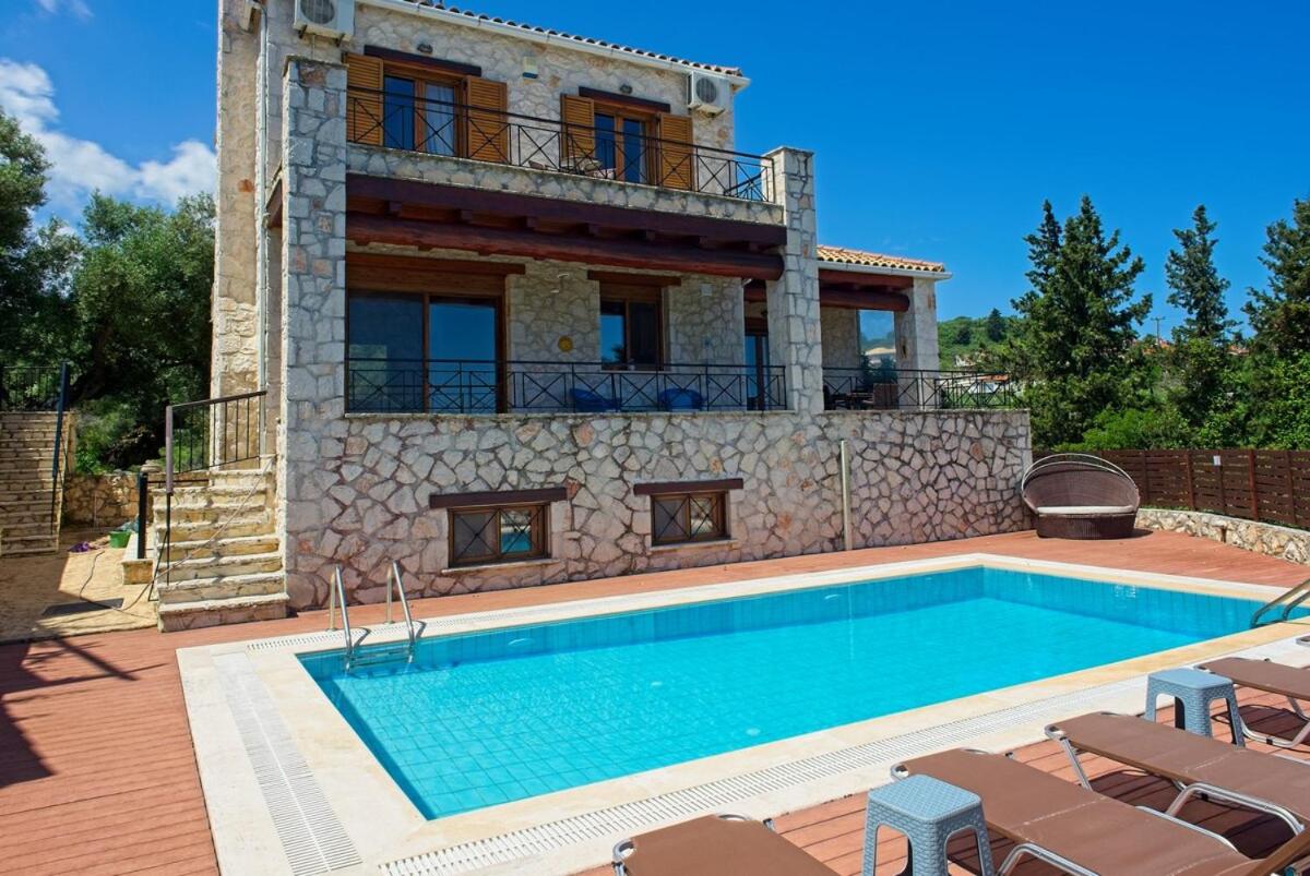 Villa Petalouda - Traditional Villa with Private Pool - B&B Tragaki