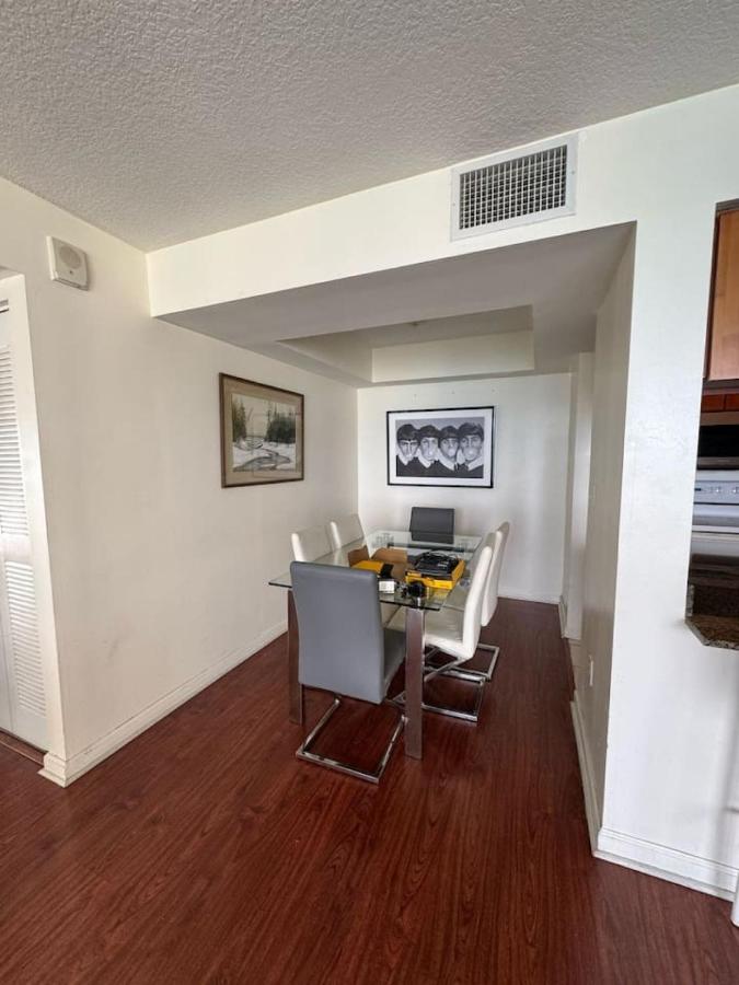 Bright 2BR Apartment in Prime Brickell Location - Bed and Breakfast Miami
