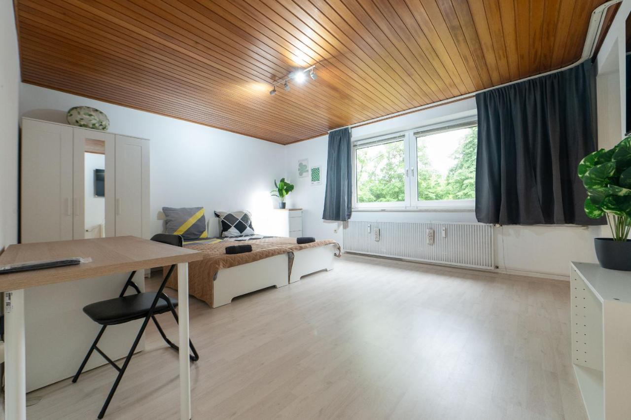 Helle, zentrale 4-Zimmer-Wohnung - B&B