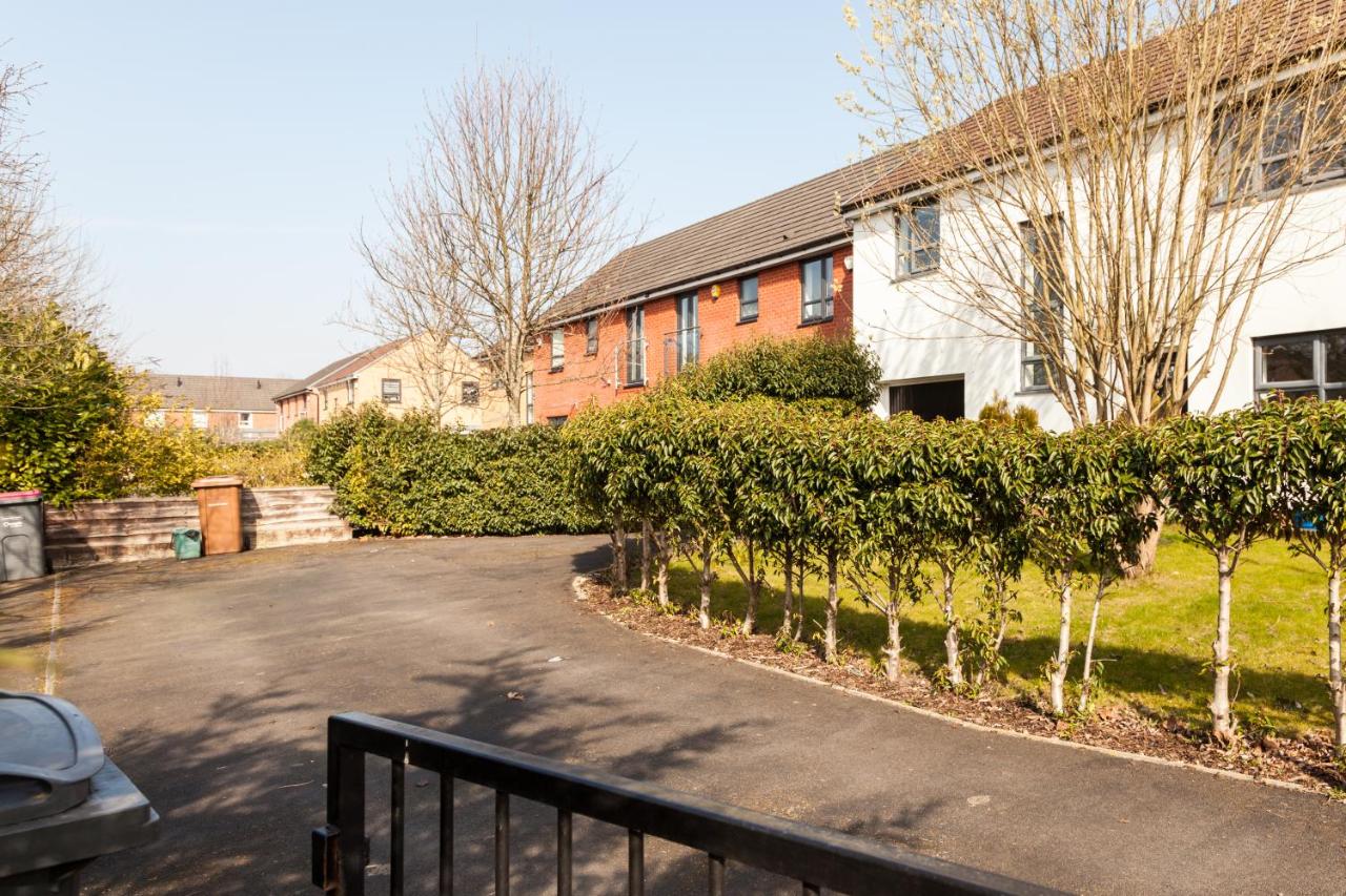 Stunning 4 Bed in Salford - Sleeps 9 - B&B