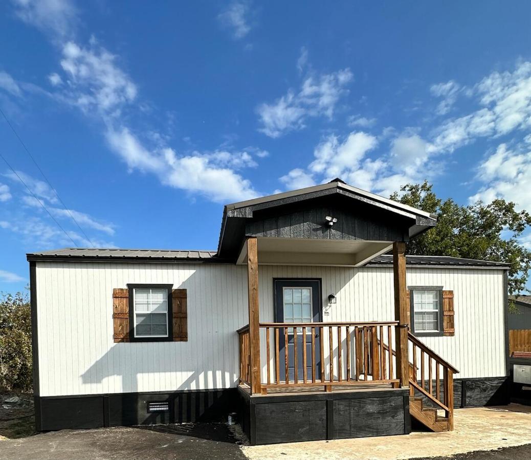 High Noon Hideout Tiny Home in Springtown TX - Ferienwohnung Springtown