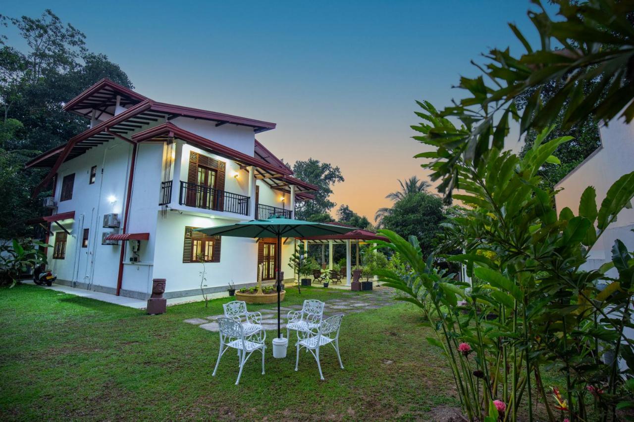 Charming Villa - Chambres d’hôtes Padinnoruwa