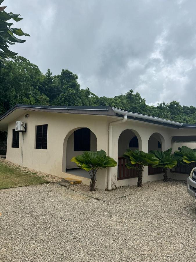 Island Unit in Pango - Surfhouse - B&B Port Vila