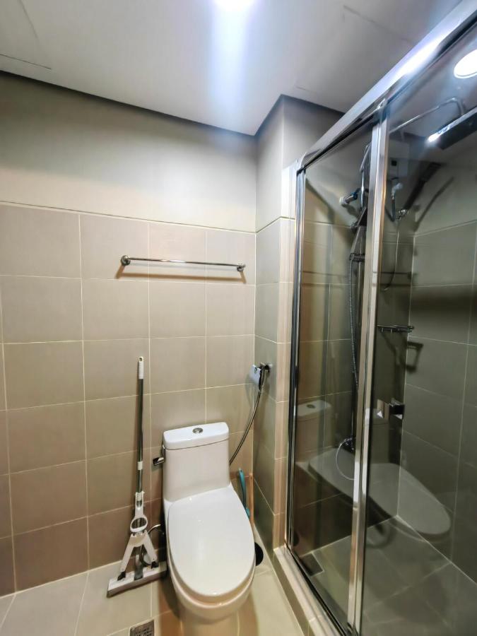 1BR Condotel with Balcony at FAME Residences #FM52-1 - Chambres d'hôtes Manille