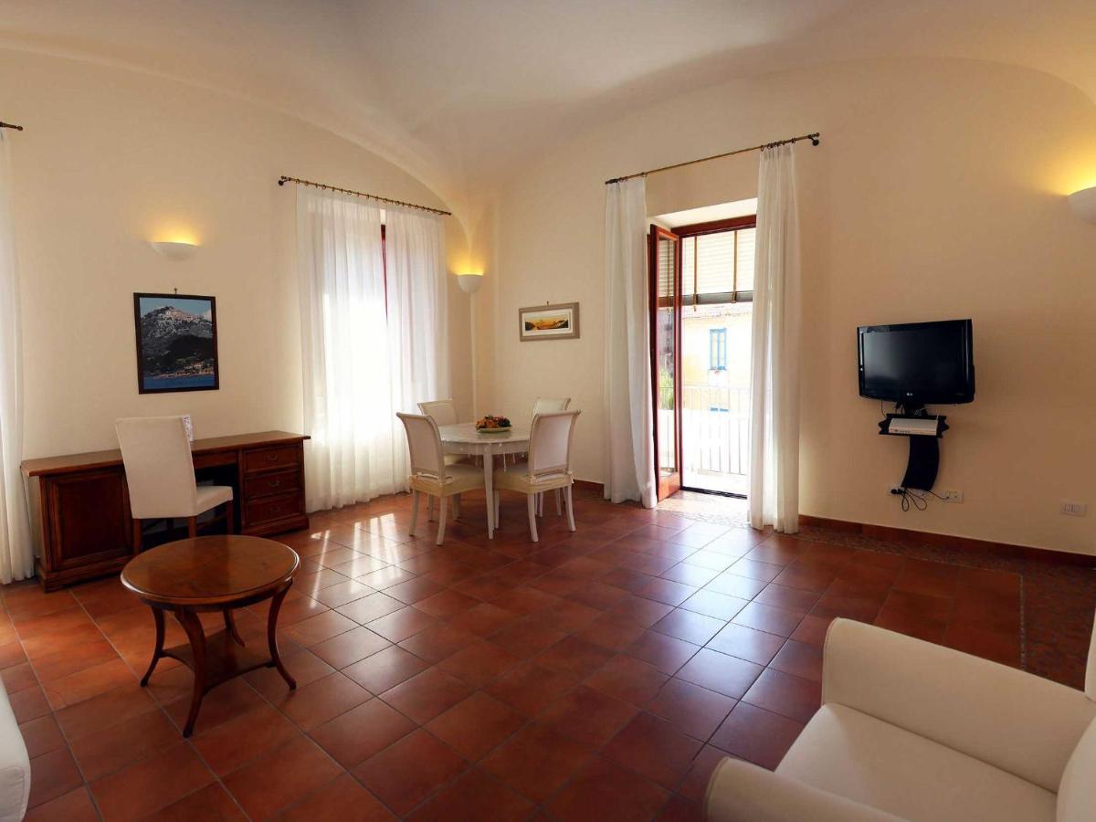 Apartment mit Balkon