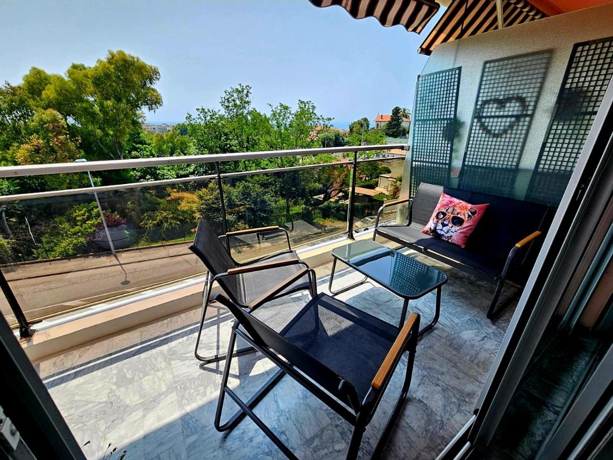 T2 Vue Mer avec Grande Terrasse & Parking 4 min Plage - SpiritofFamily06 - Chambres d'hôtes Cagnes-sur-Mer