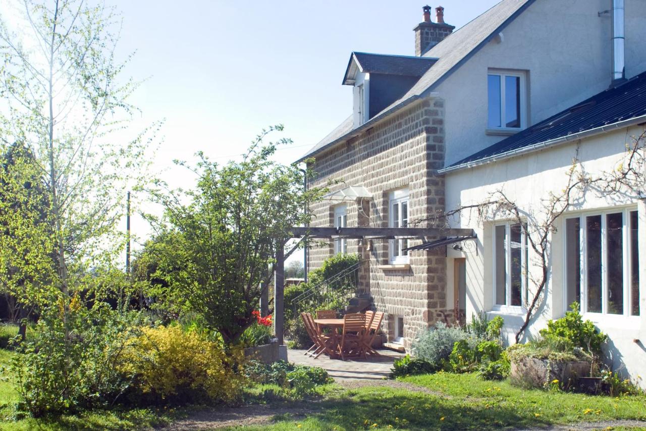 B&B Saint-Symphorien-des-Monts - La Nesliere Chambres d'Hôtes Bio - Bed and Breakfast Saint-Symphorien-des-Monts