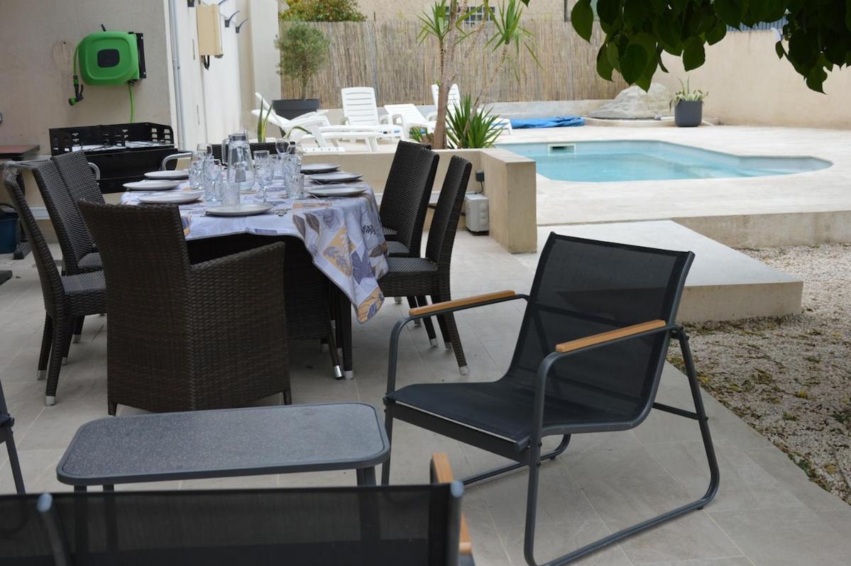 Villa wifi 8 à 10 personnes BBQ piscine situation centrale à Cuges les pins Sainte Baume 2km OK Corral 20km Marseille centre 20km Var - Chambres d'hôtes Cuges-les-Pins