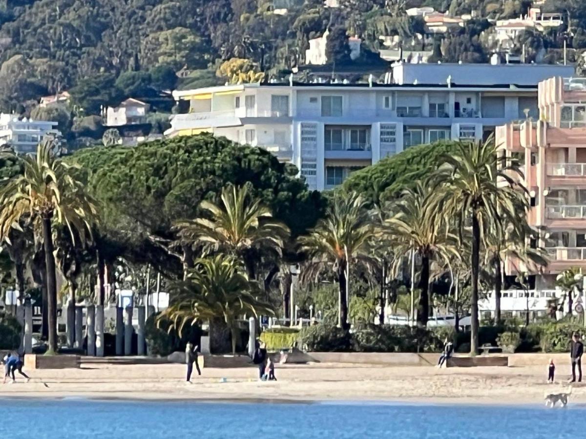 Seafront - beautiful flat with aircon and comfortable loggia - Bed and Breakfast Vallauris