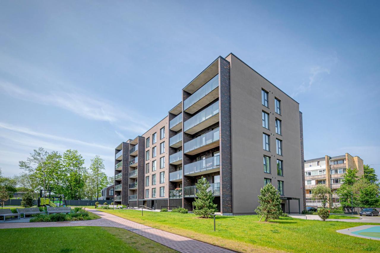 Modern 2 BD Apartment by Domvia - Bed and Breakfast Kaunas