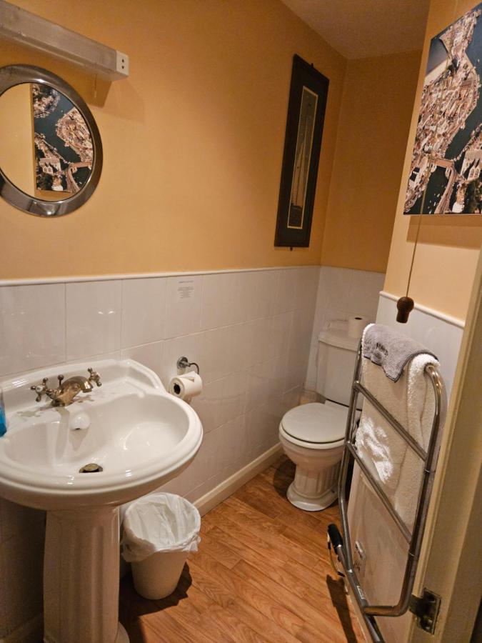Deluxe Double Room (2 Adults + 1 Child)