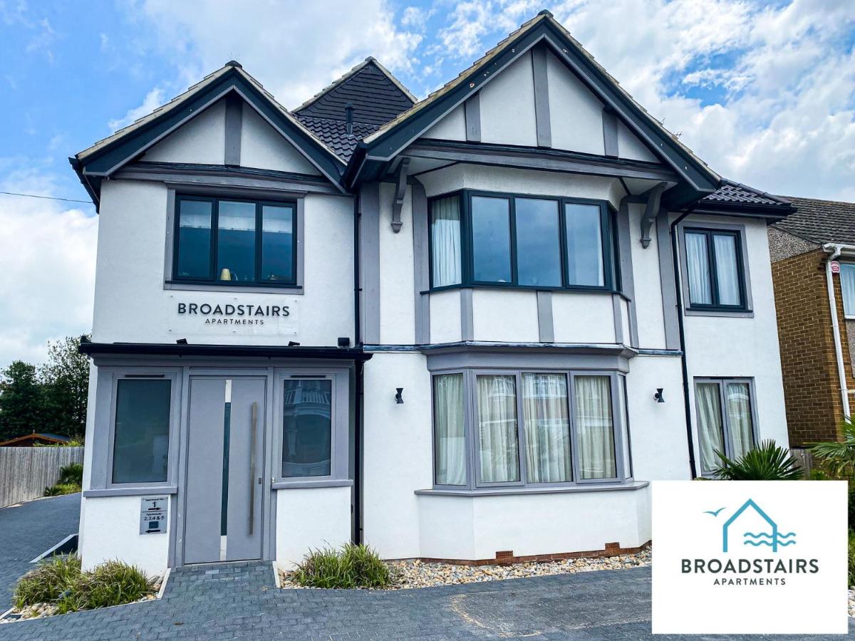 Broadstairs Apartments with luxurious 4-person communal hot tub - B&B