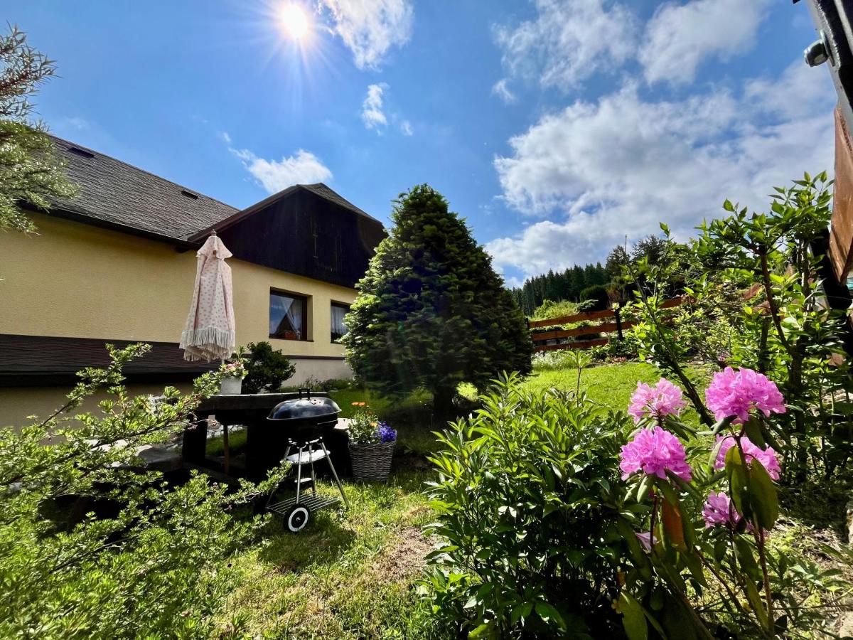 Chalupa za řekou - B&B