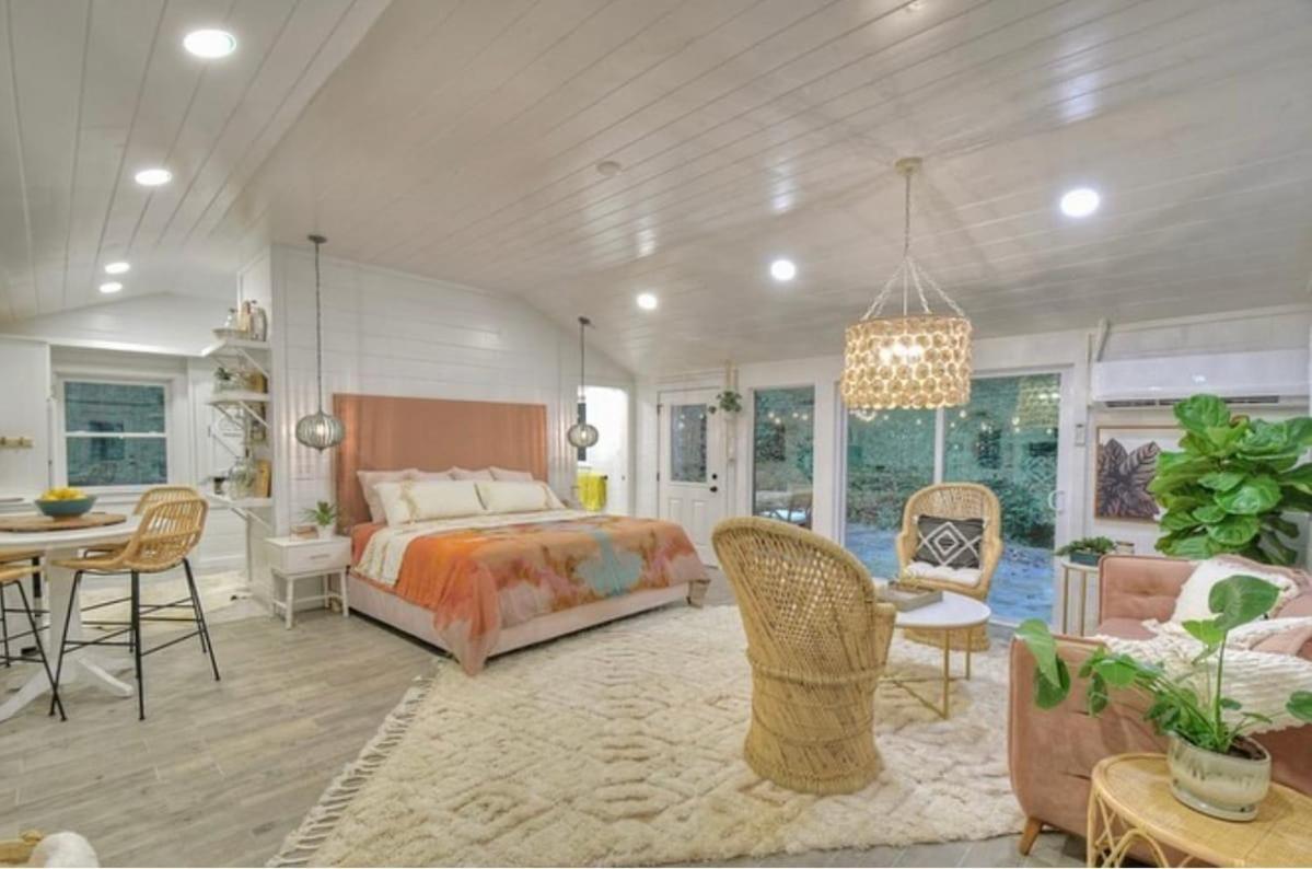 Cozy Couples Getaway - B&B