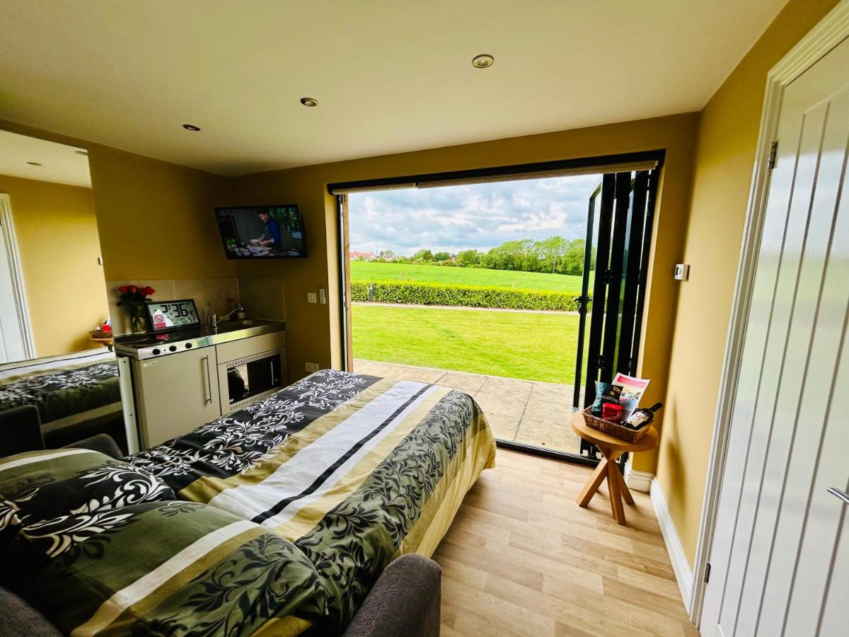 Rose Garden lodge stunning views - B&B Turvey