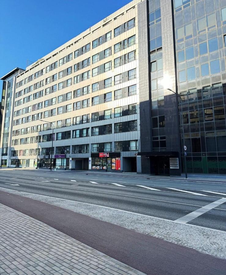 Modern 1BR Near Port & City Center - B&B