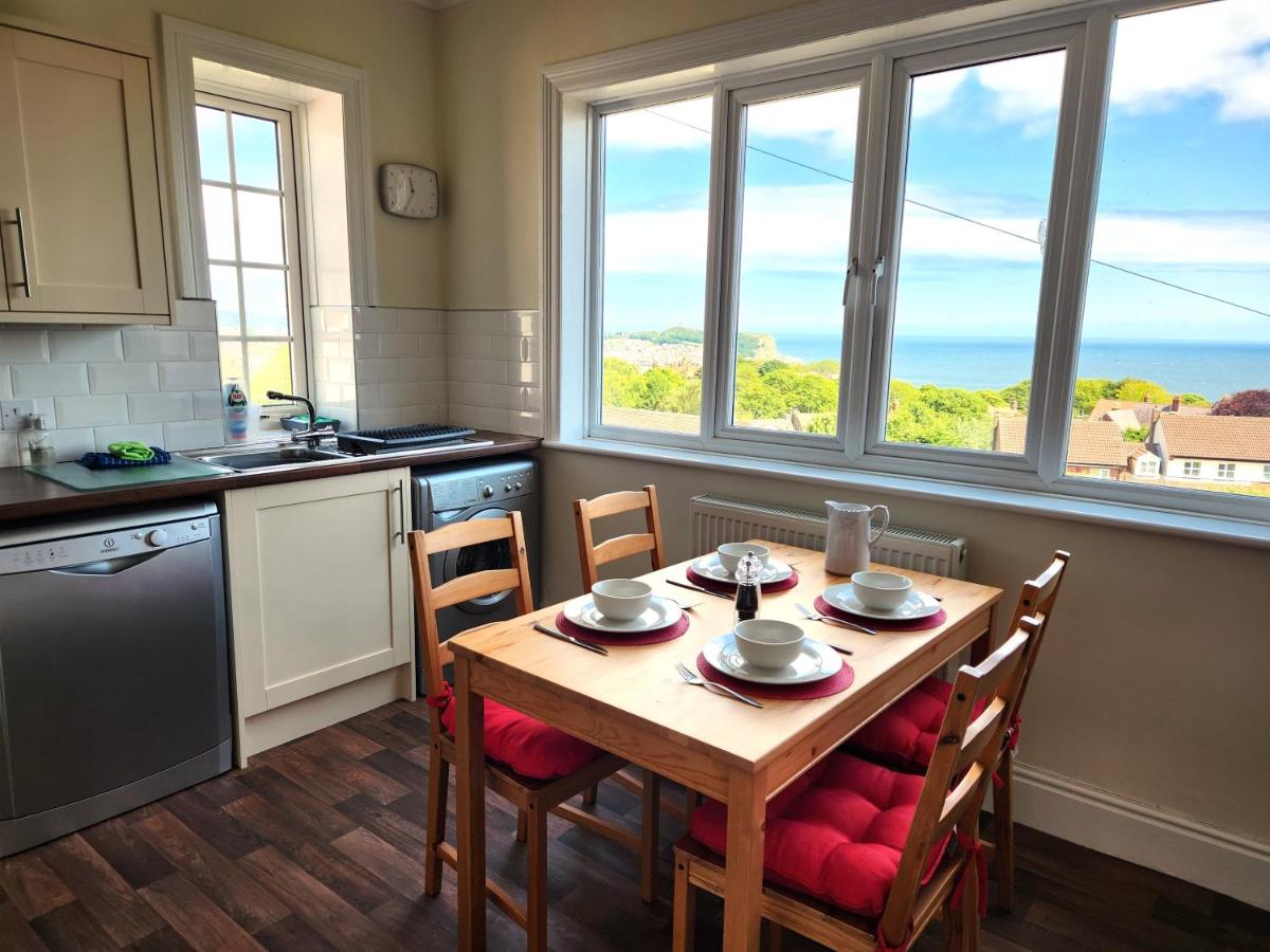 80 Filey Road - 2 bed first floor apartment with sea views and parking - B&B Scarborough