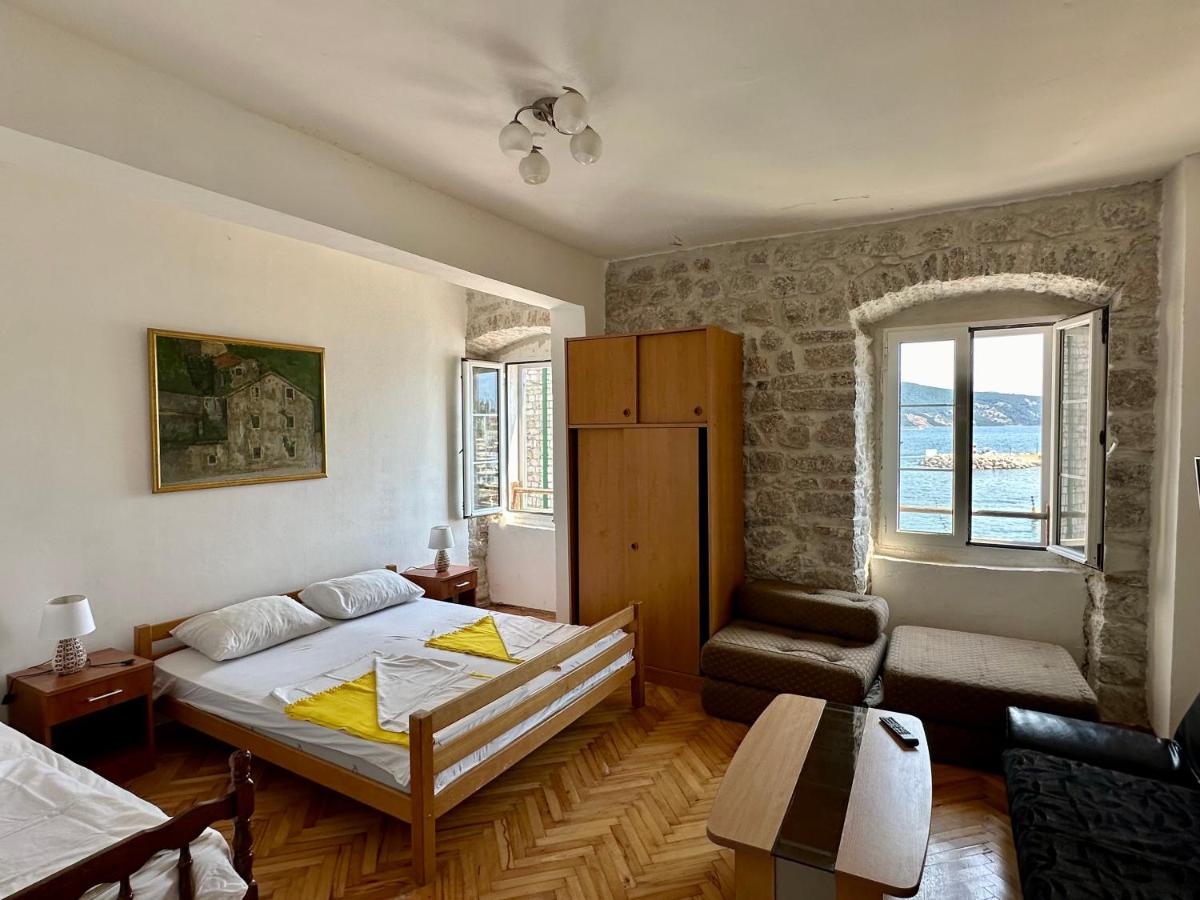 LaRos Apt - Bed and Breakfast