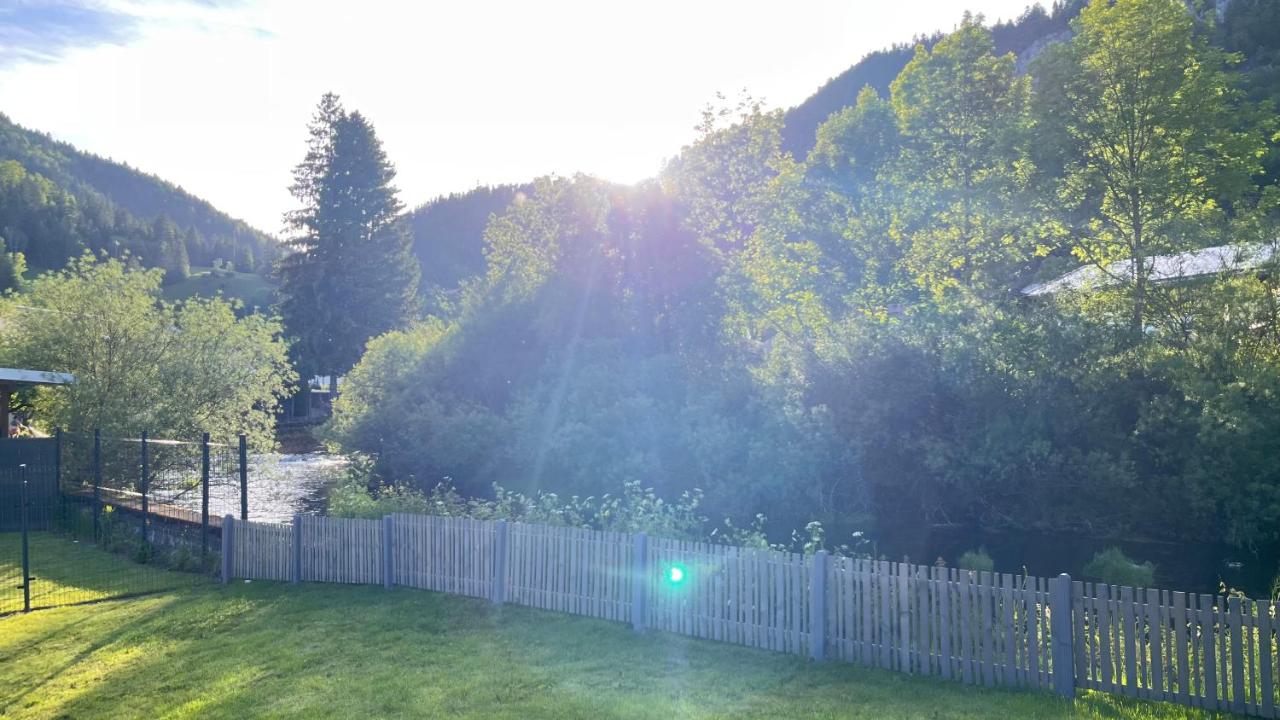 Maison au cœur du Val-de-Travers - B&B