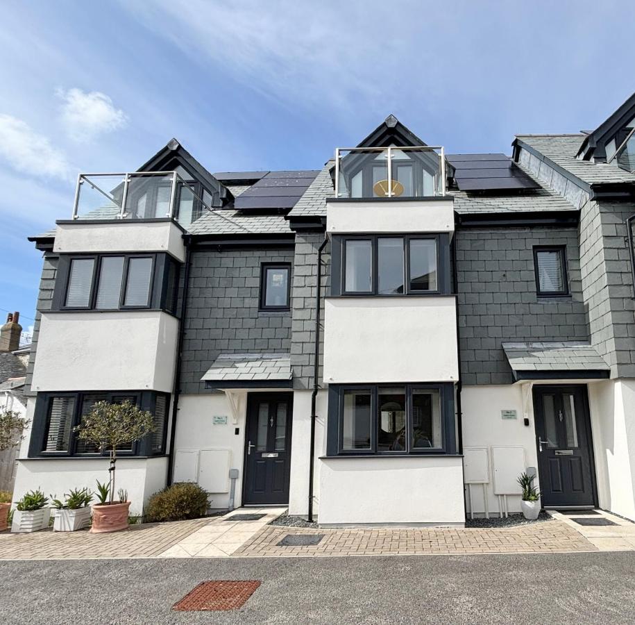 Kerensa 3 bed townhouse located close to the beach with Parking - B&B