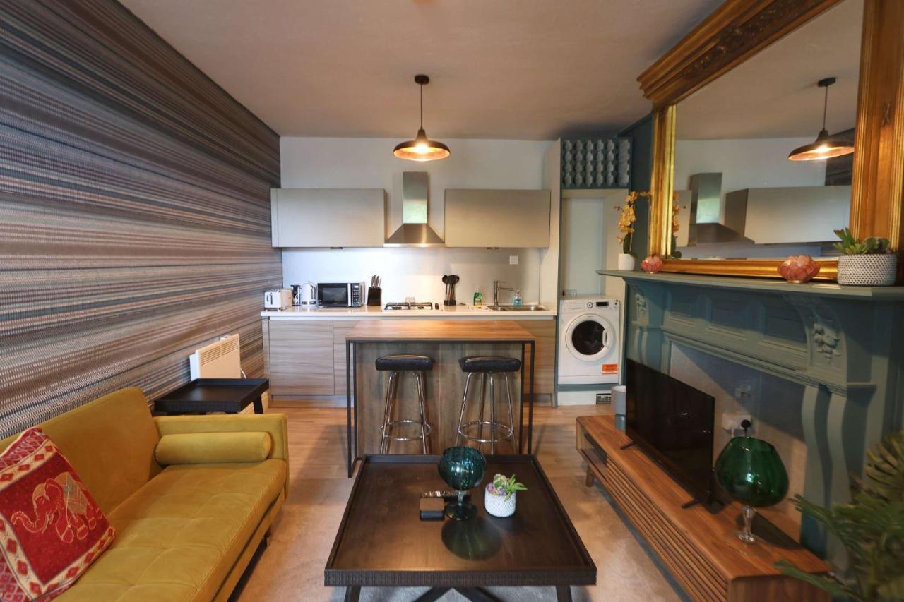 One bedroom ground floor flat in Clifton Village - B&B Bristol