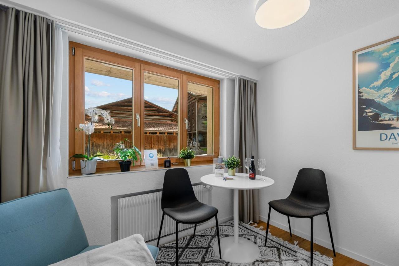Gemütliche 1 Zimmer Wohnung in Davos Wiesen nähe der Skigebiete Davos - Chambres d'hôtes Davos Wiesen