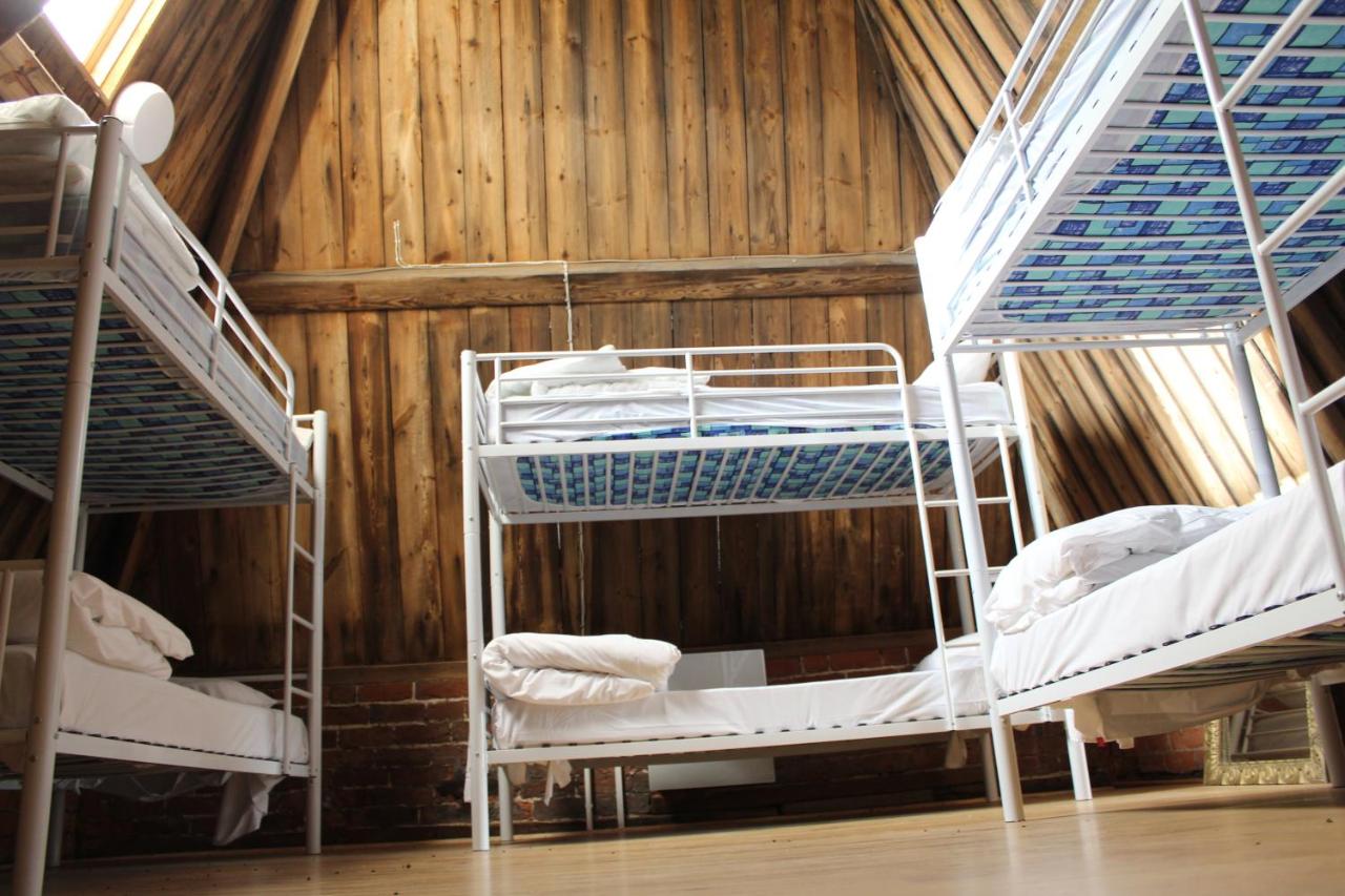 Dormitorio Misto con 8 Letti