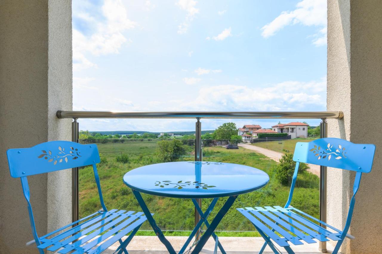 Azur Properties ap51 - B&B