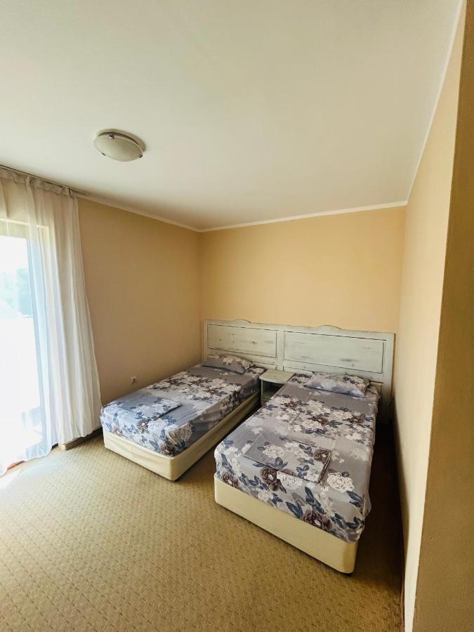Two-Bedroom Apartment (2 extra beds in living room)