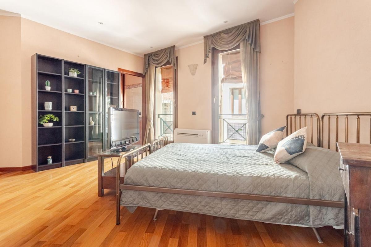 Live the History- A due passi dal Castello - B&B Ferrara