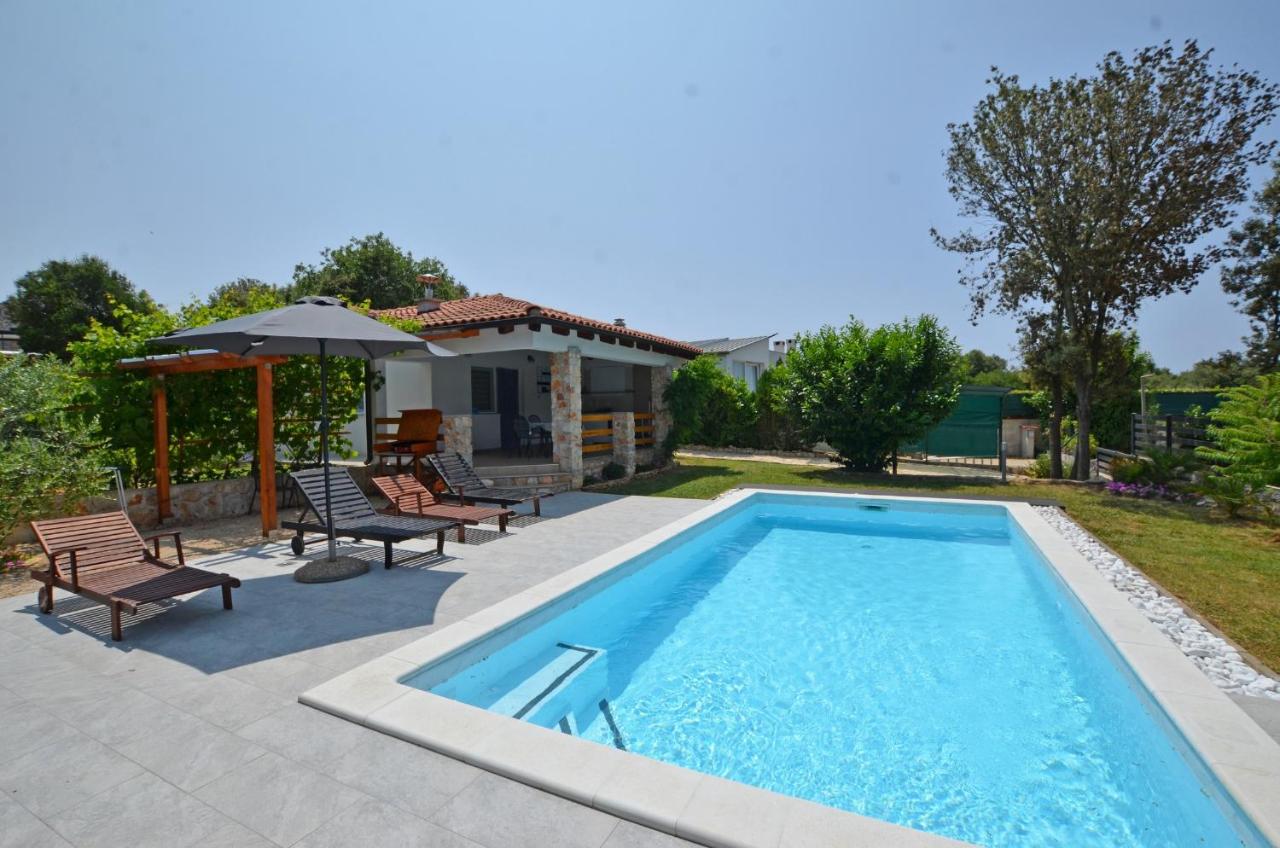 Holiday Home Eta With Pool - Ferienwohnung Rovinj