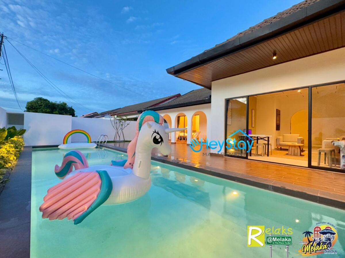 Villa 5R3B 23 Pax Swimming Pool Karaoke BBQ Town Area - B&B Klebang Besar