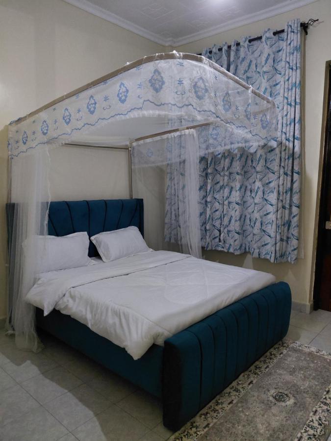 SharkEmpire - B&B Nairobi