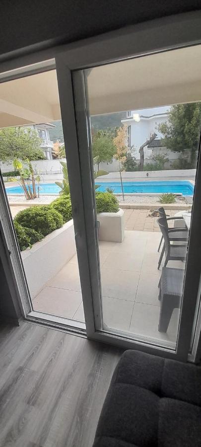 Appartamento con 1 Camera da Letto e Vista Piscina