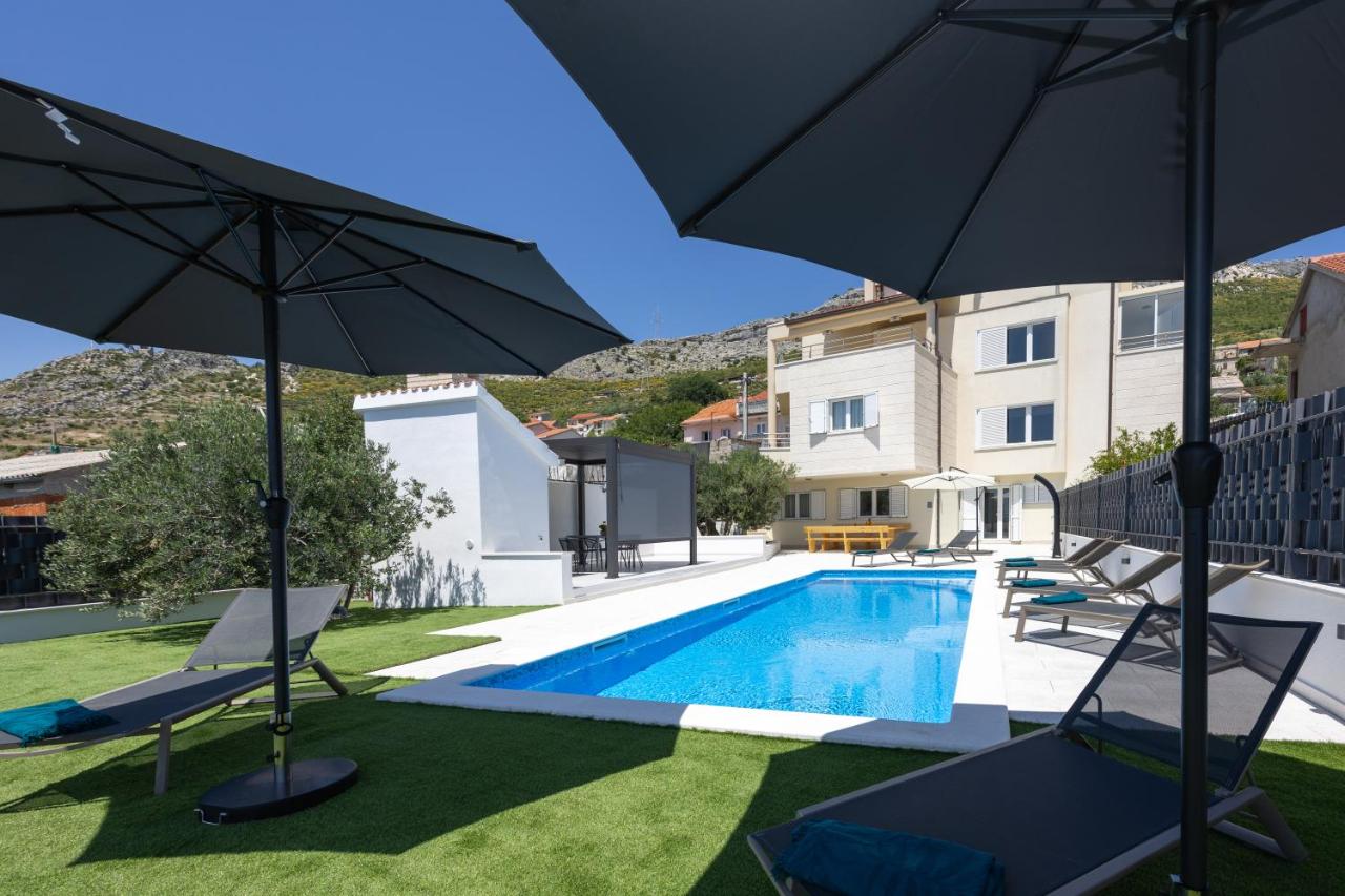 Amazing villa with breathtaking view & heated pool - Ferienwohnung Kučine